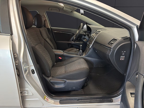 Toyota Avensis 11 of 22