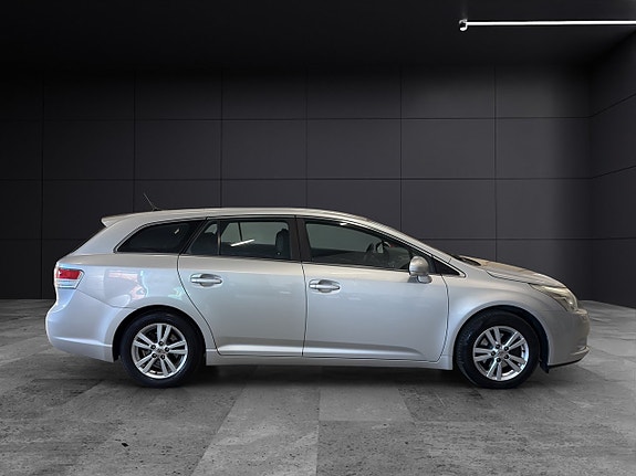 Toyota Avensis 7 of 22