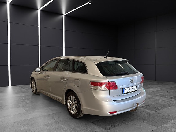 Toyota Avensis 4 of 5