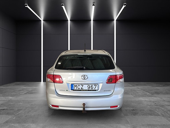 Toyota Avensis 5 of 5