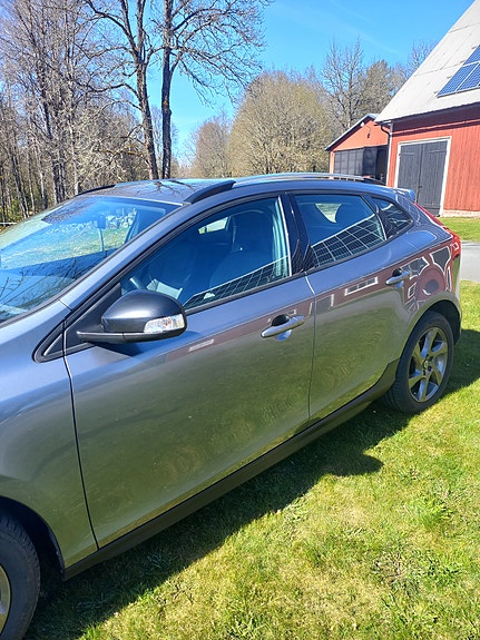 Volvo V40 Cross Country 3 of 5