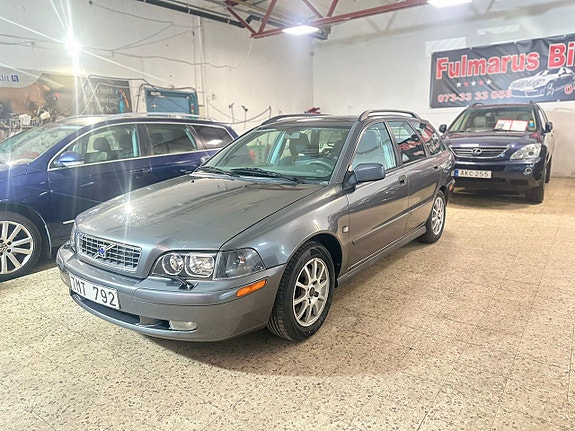 Volvo V40 3 of 5