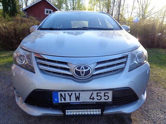 Toyota Avensis 4 of 5