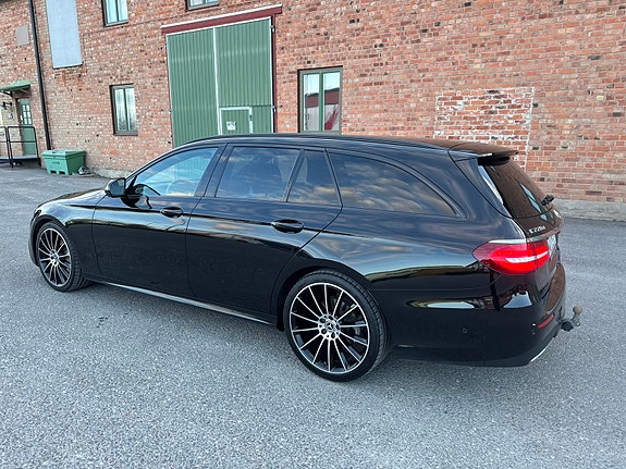 Mercedes-Benz E220 d 3 of 5