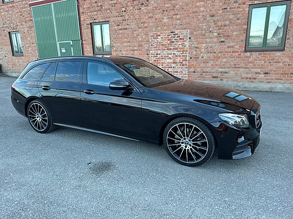 Mercedes-Benz E220 d 2 of 5