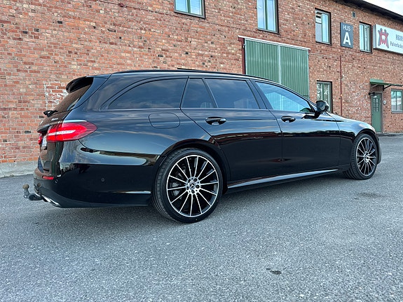 Mercedes-Benz E220 d 4 of 5