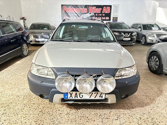 Volvo XC70 2 of 5