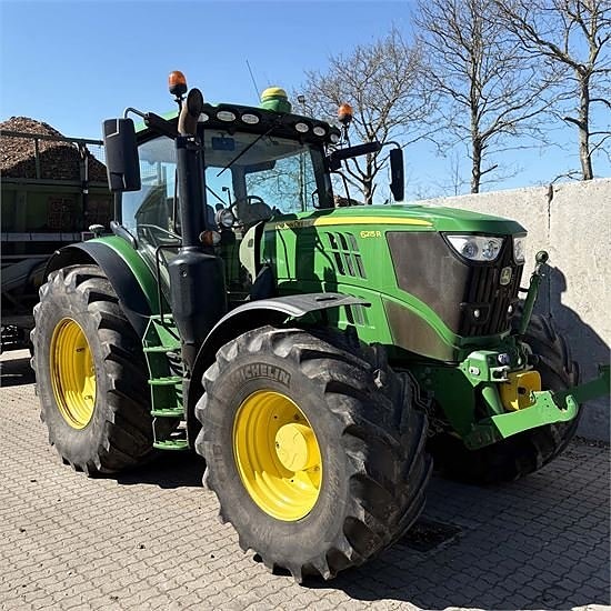 John Deere 6215R