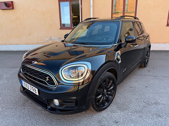 MINI Countryman Cooper SE 2 of 5