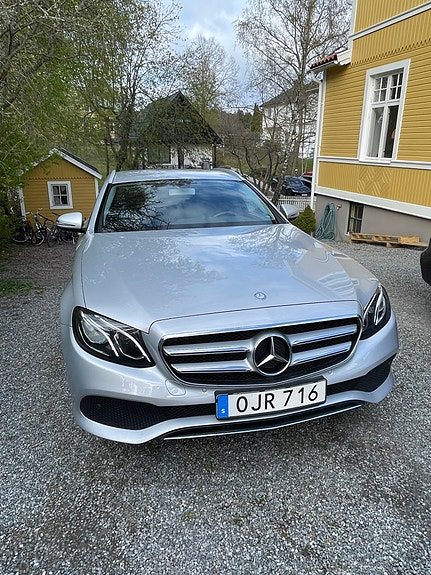 Mercedes-Benz E200 4 of 5