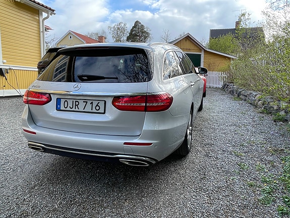 Mercedes-Benz E200 3 of 5
