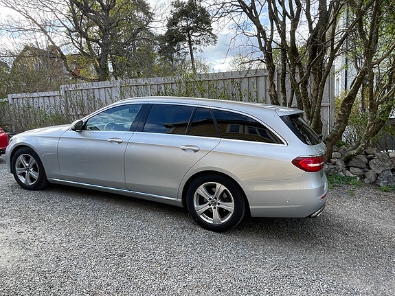 Mercedes-Benz E200 2 of 5