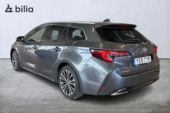 Toyota Corolla 2 of 5