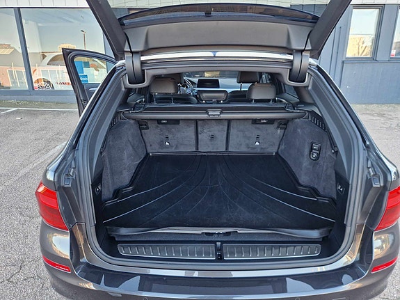 BMW 520d 4 of 5