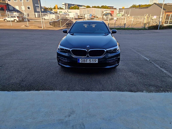 BMW 520d 2 of 5