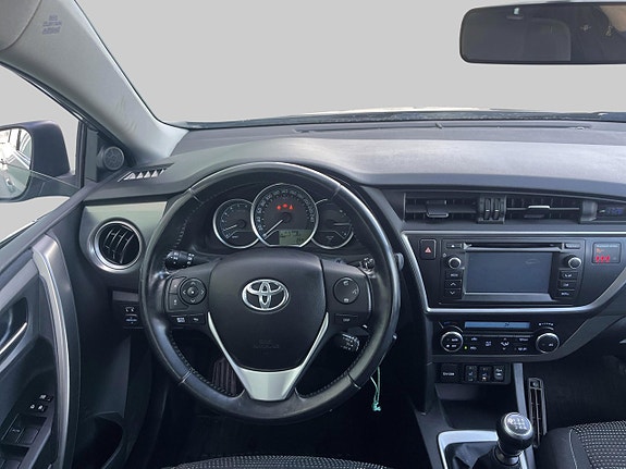 Toyota Auris 8 of 11