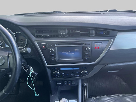 Toyota Auris 9 of 11