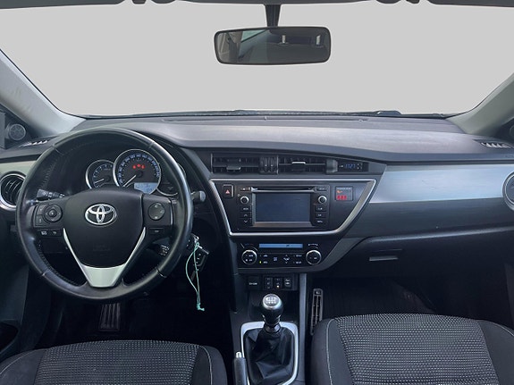 Toyota Auris 7 of 11