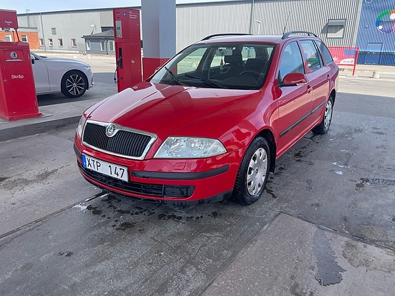 Skoda Octavia 2 of 5