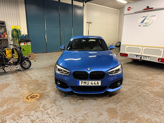 BMW 118i 4 of 5