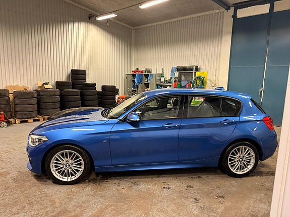 BMW 118i 2 of 5