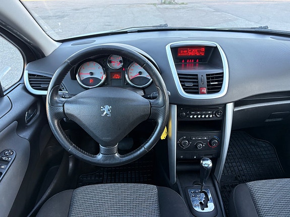 Peugeot 207 SW 8 of 15