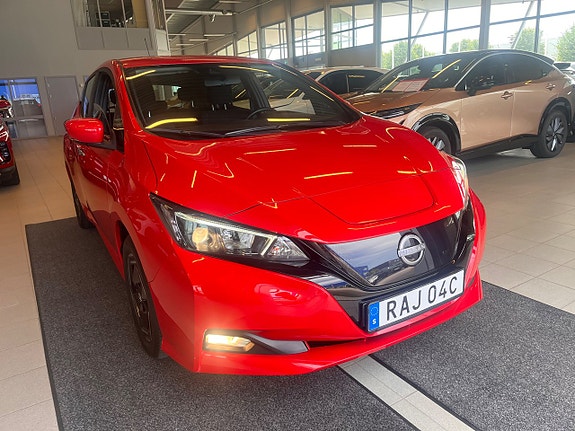 Nissan Leaf 3 of 5