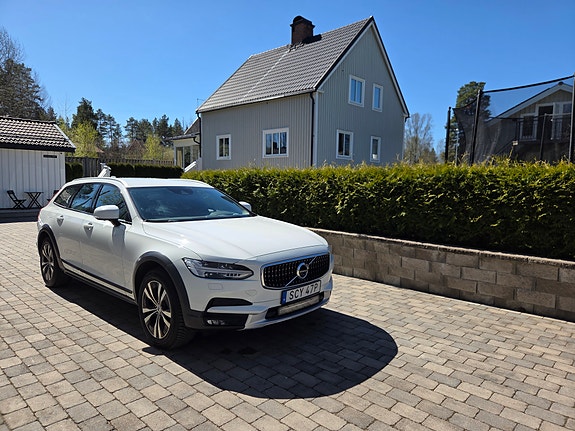 Volvo V90 Cross Country 3 of 5