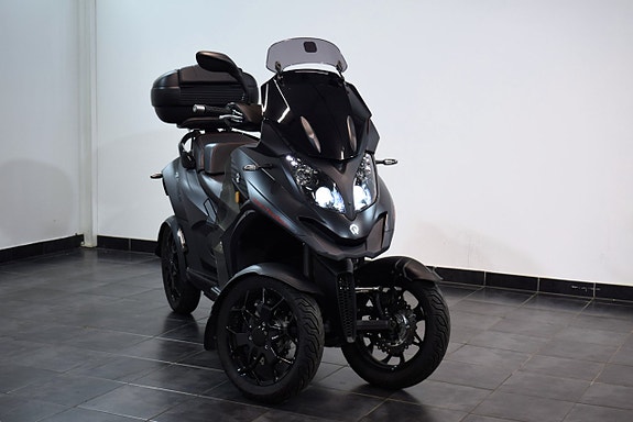 Quadro 4 Automat Får köras på B-körkort Nyservad Låga mil 3 of 5