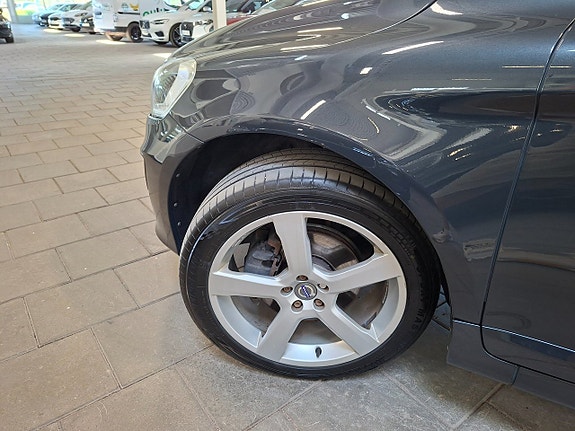 Volvo XC60 6 of 23