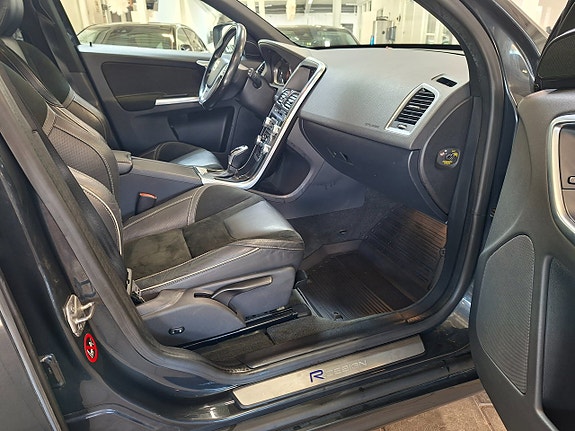 Volvo XC60 8 of 23