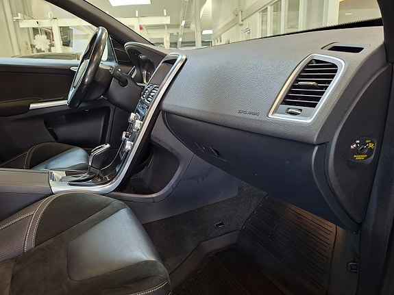 Volvo XC60 11 of 23