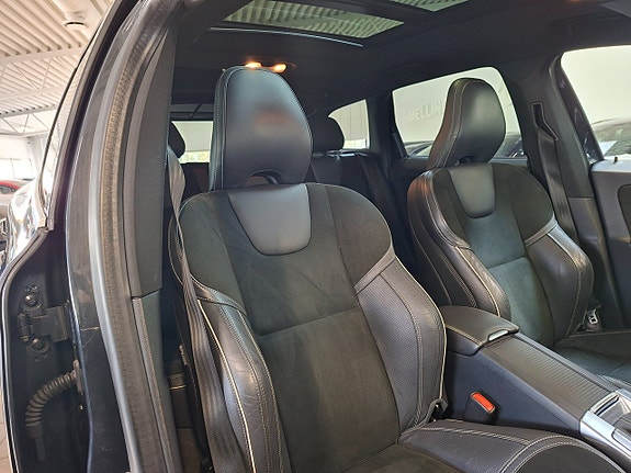 Volvo XC60 12 of 23