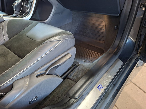 Volvo XC60 10 of 23