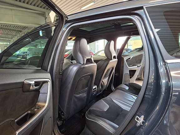 Volvo XC60 13 of 23