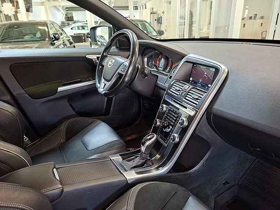 Volvo XC60 9 of 23