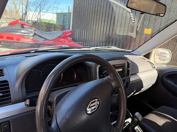 Suzuki Grand Vitara 2 of 6