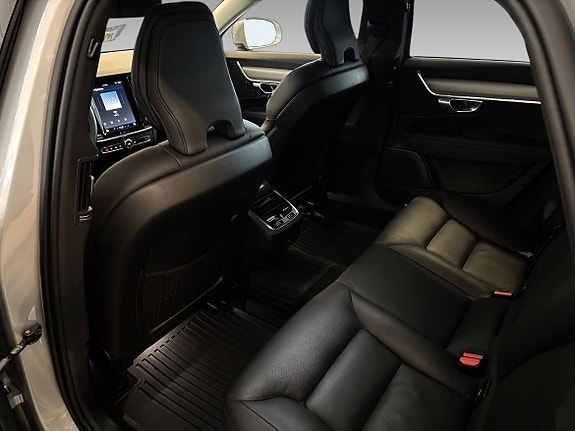 Volvo V90 Cross Country 12 of 19
