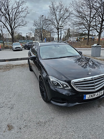 Mercedes-Benz E220 3 of 10