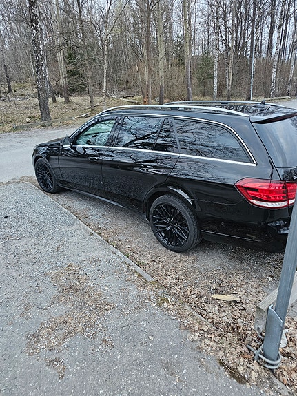 Mercedes-Benz E220 4 of 10