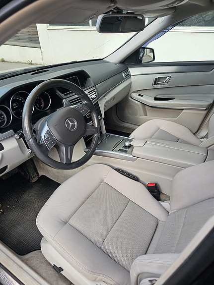 Mercedes-Benz E220 10 of 10