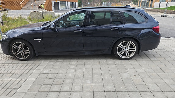 BMW 520d 2 of 5
