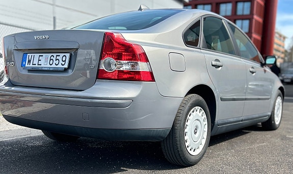 Volvo S40 3 of 5