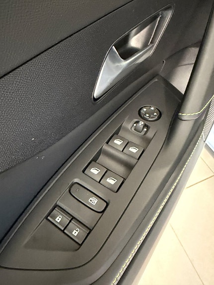 Peugeot 408 12 of 13