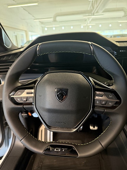 Peugeot 408 8 of 13