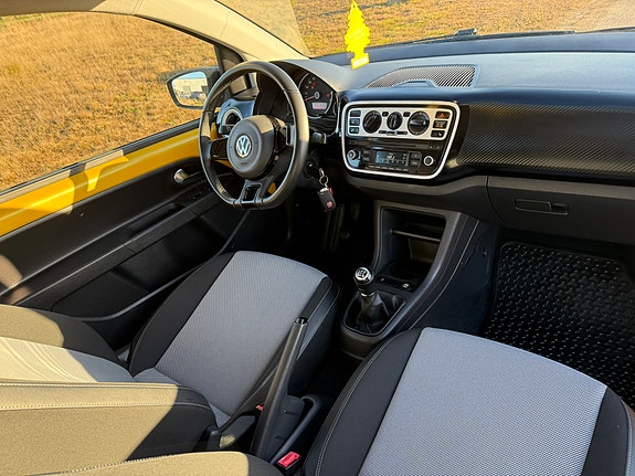 Volkswagen UP! 11 of 13