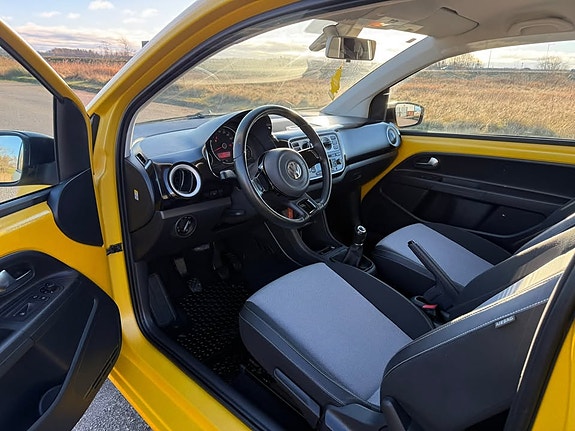 Volkswagen UP! 9 of 13