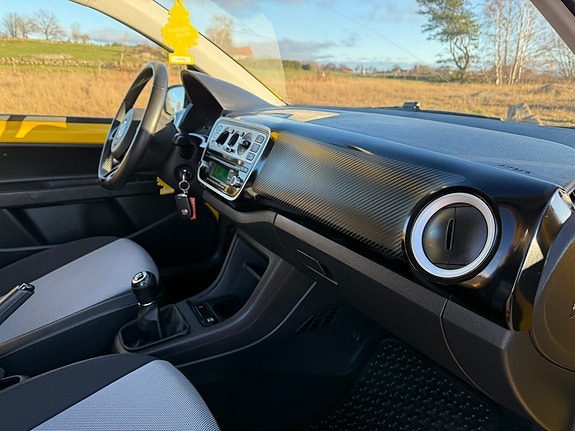 Volkswagen UP! 12 of 13