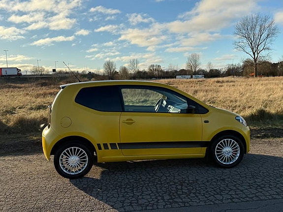 Volkswagen UP! 4 of 5