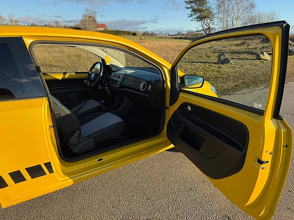 Volkswagen UP! 7 of 13